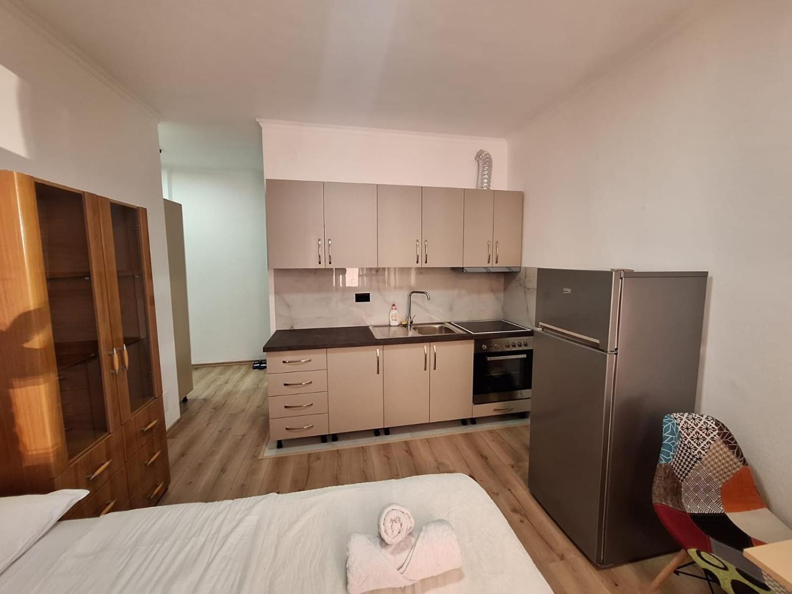 Albania Cozy & Affordable Near Center 公寓